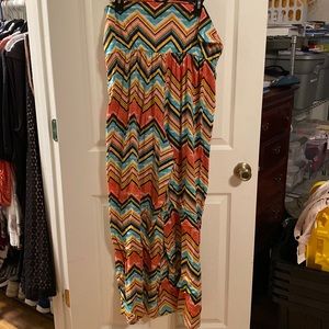 Rouge Palazzo pants in like new condition size 3X. Pants are multicolored